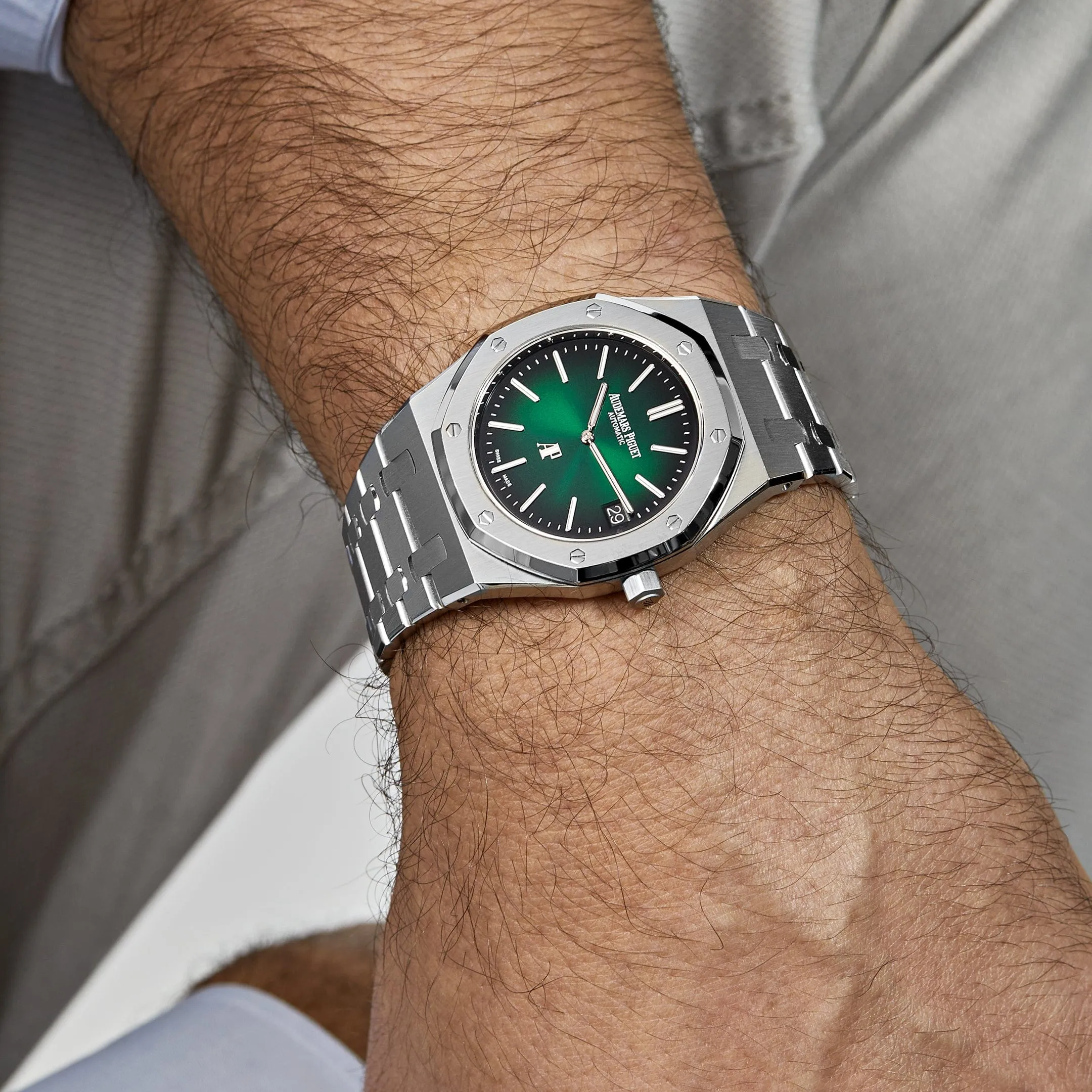 A&P Luxury Watches Royal Oak 15202PT.OO.1240PT.01 'Jumbo' Extra-Thin Platinum Green Dial