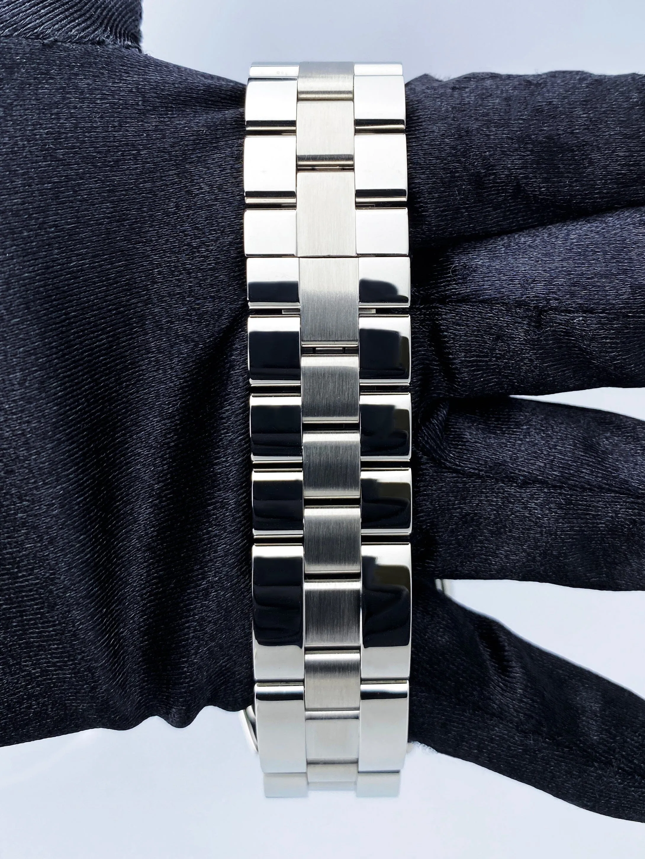 Cartier Roadster W62025V3 Stainless Steel Mens Watch Box Papers
