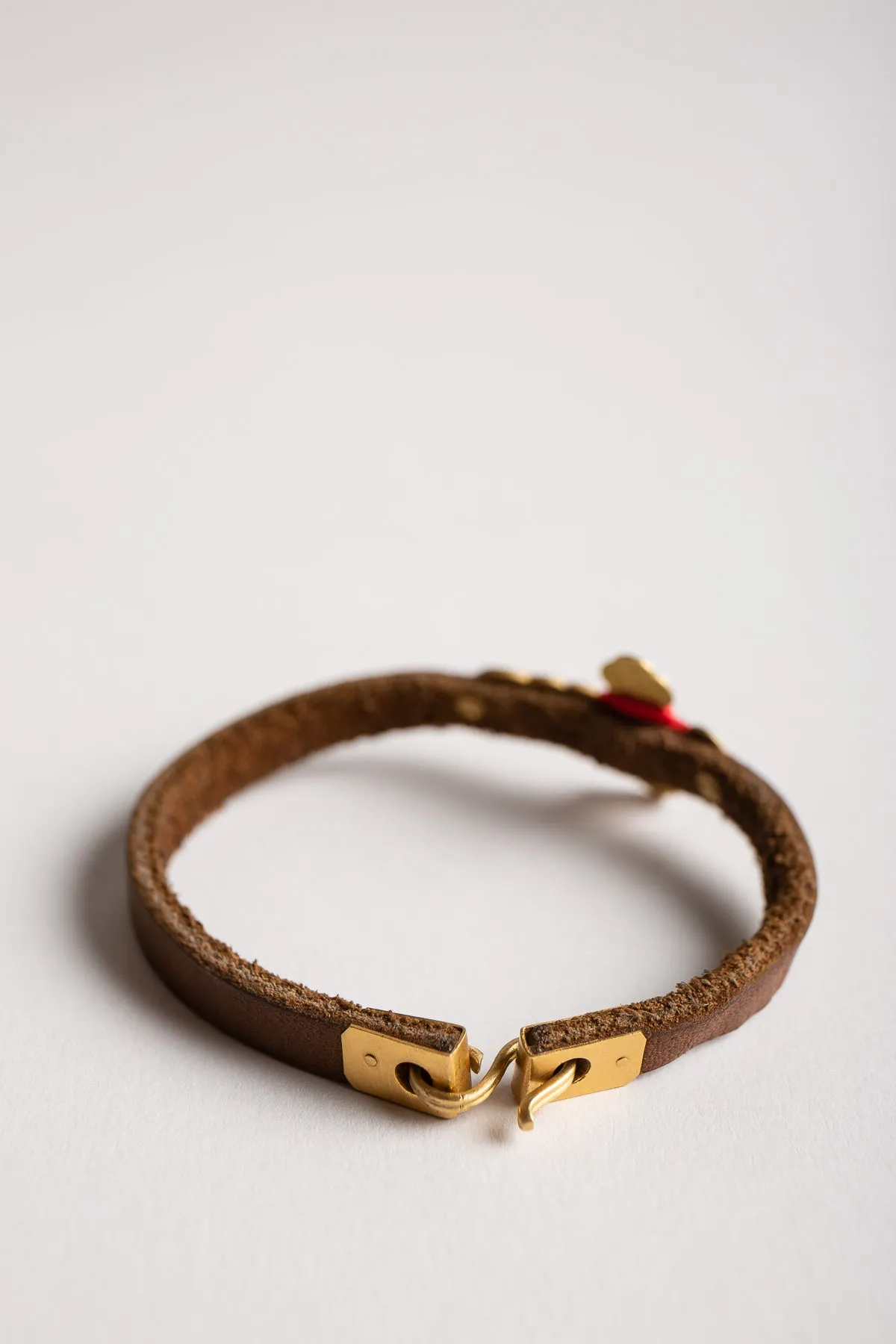 ELI HALILI | 22K GEORGIAN CROSS LEATHER BRACELET