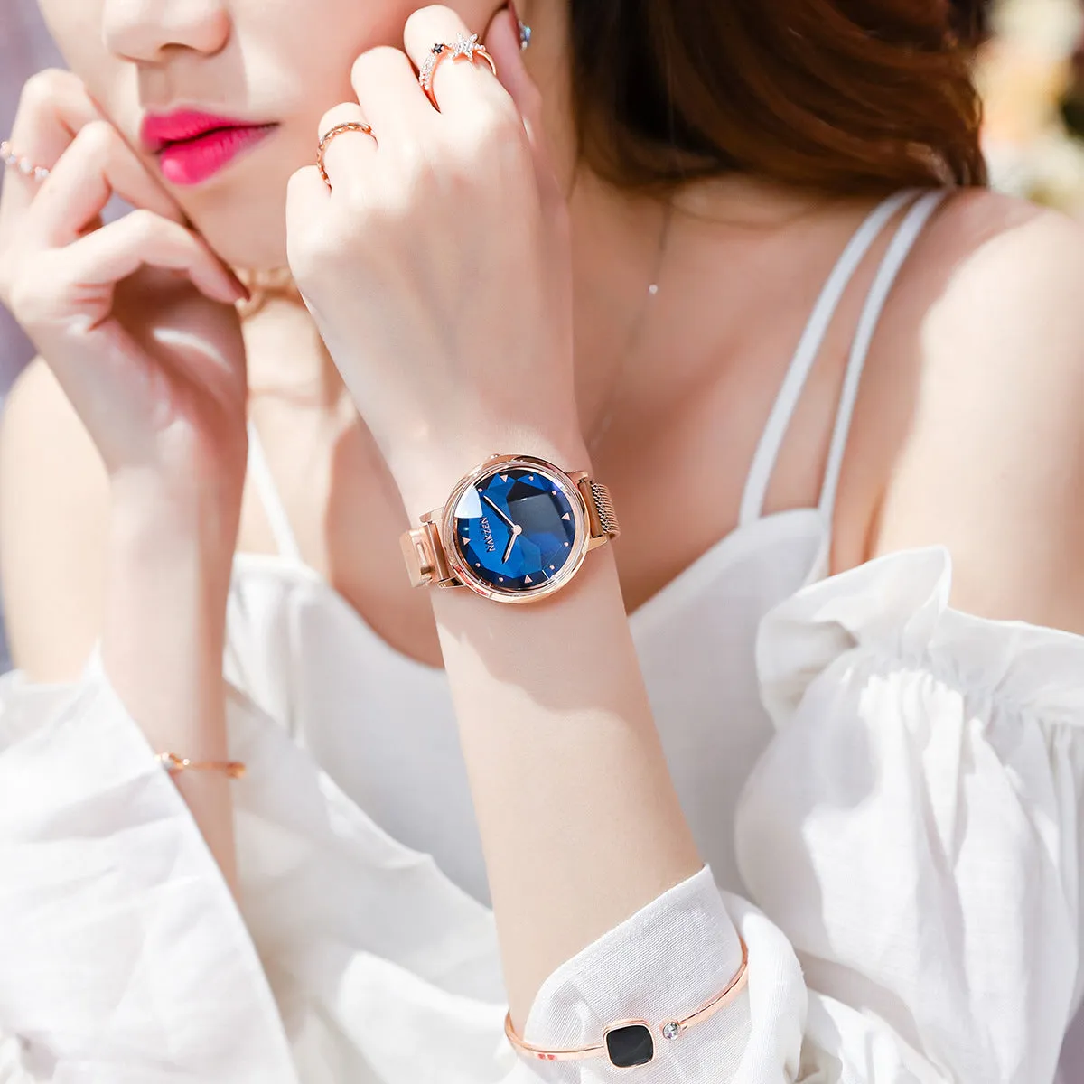 Fashionable quartz milan magneto-buckling gemstone glazing women's watch