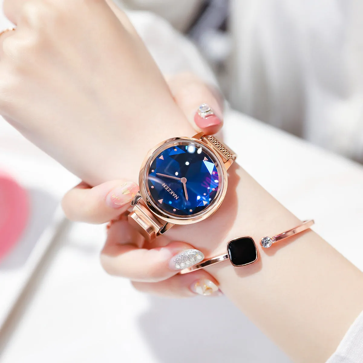 Fashionable quartz milan magneto-buckling gemstone glazing women's watch