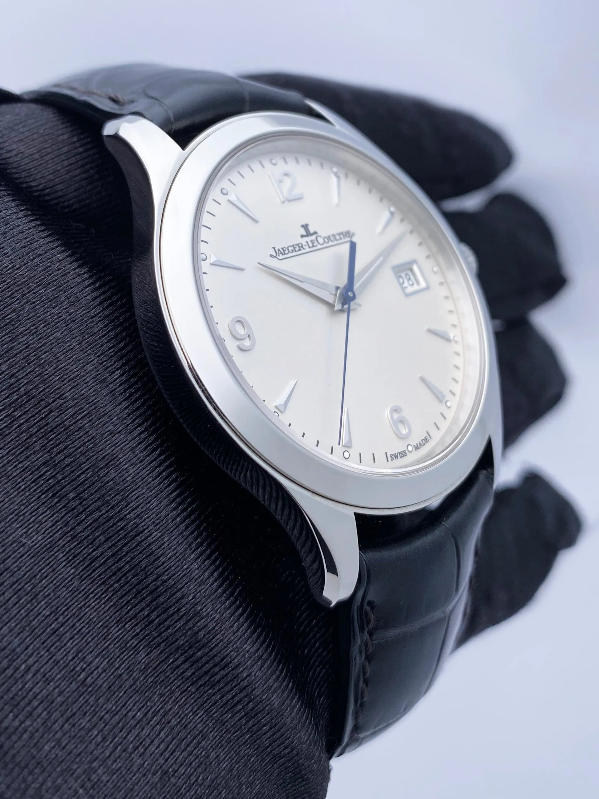 Jaeger Lecoultre Master Control Q1548420 Silver Dial Mens Watch Box Papers