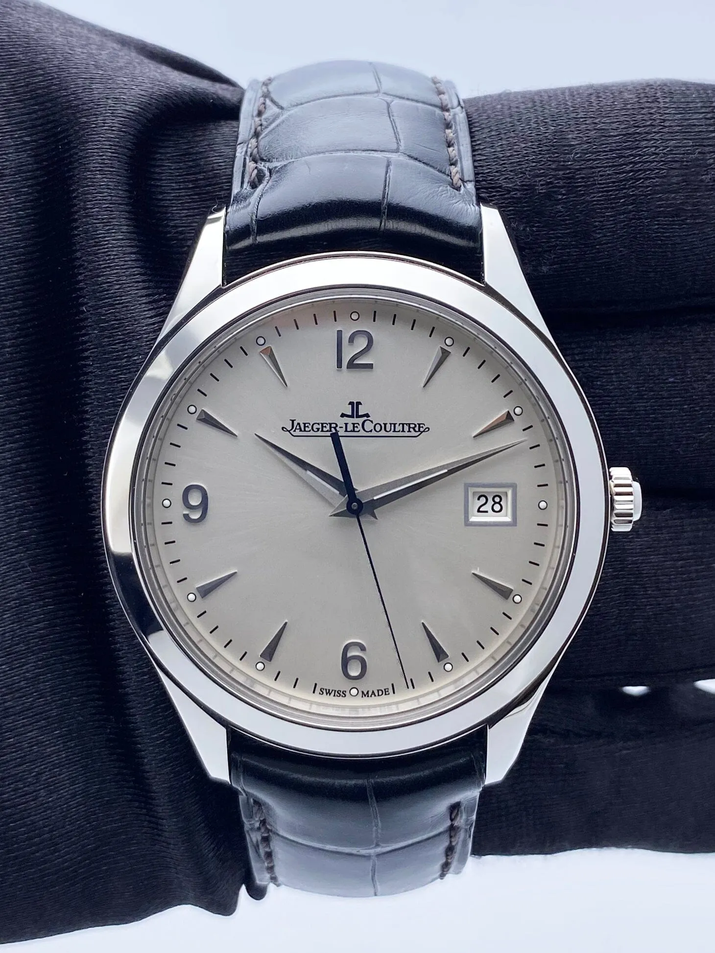 Jaeger Lecoultre Master Control Q1548420 Silver Dial Mens Watch Box Papers