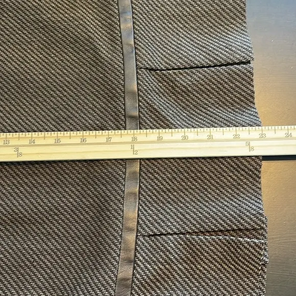 Lafayette 148 NY Wool Blend Skirt Size 10 Leather Trim Pleated Hem Casual EUC