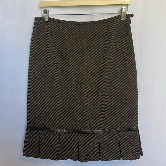 Lafayette 148 NY Wool Blend Skirt Size 10 Leather Trim Pleated Hem Casual EUC
