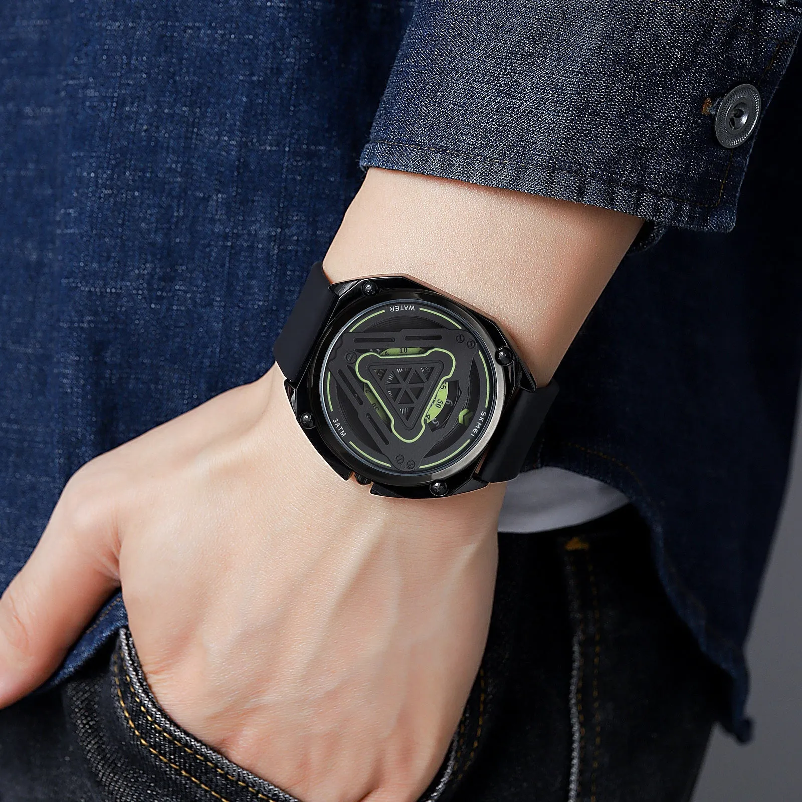 Men's Fashion Quartz Wrist Watch A Stylish and Durable Watch - 2062
