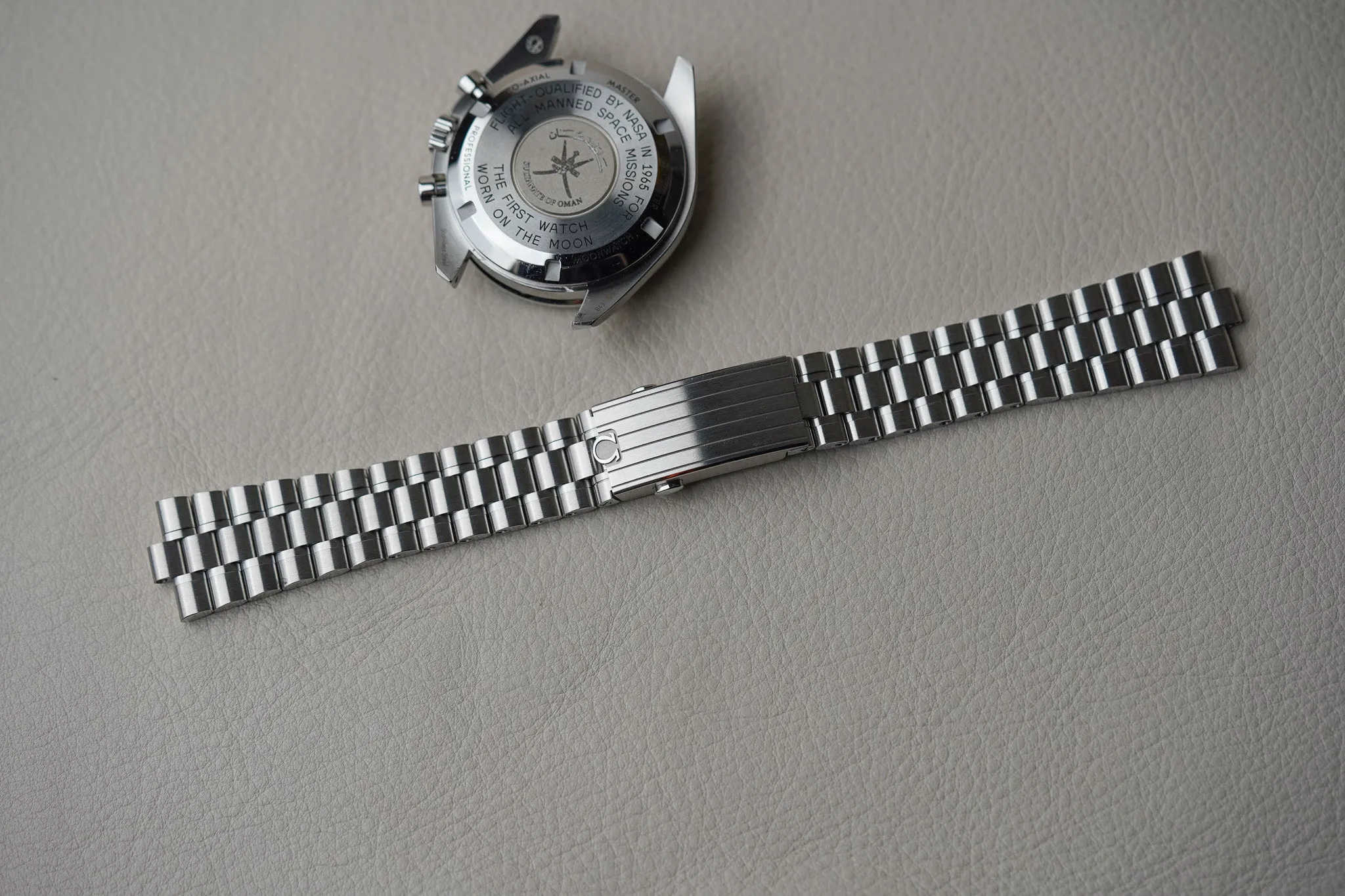 Omega Speedmaster Master Sultanate of Oman Khanjar Limited 310.30.42.50.01.003