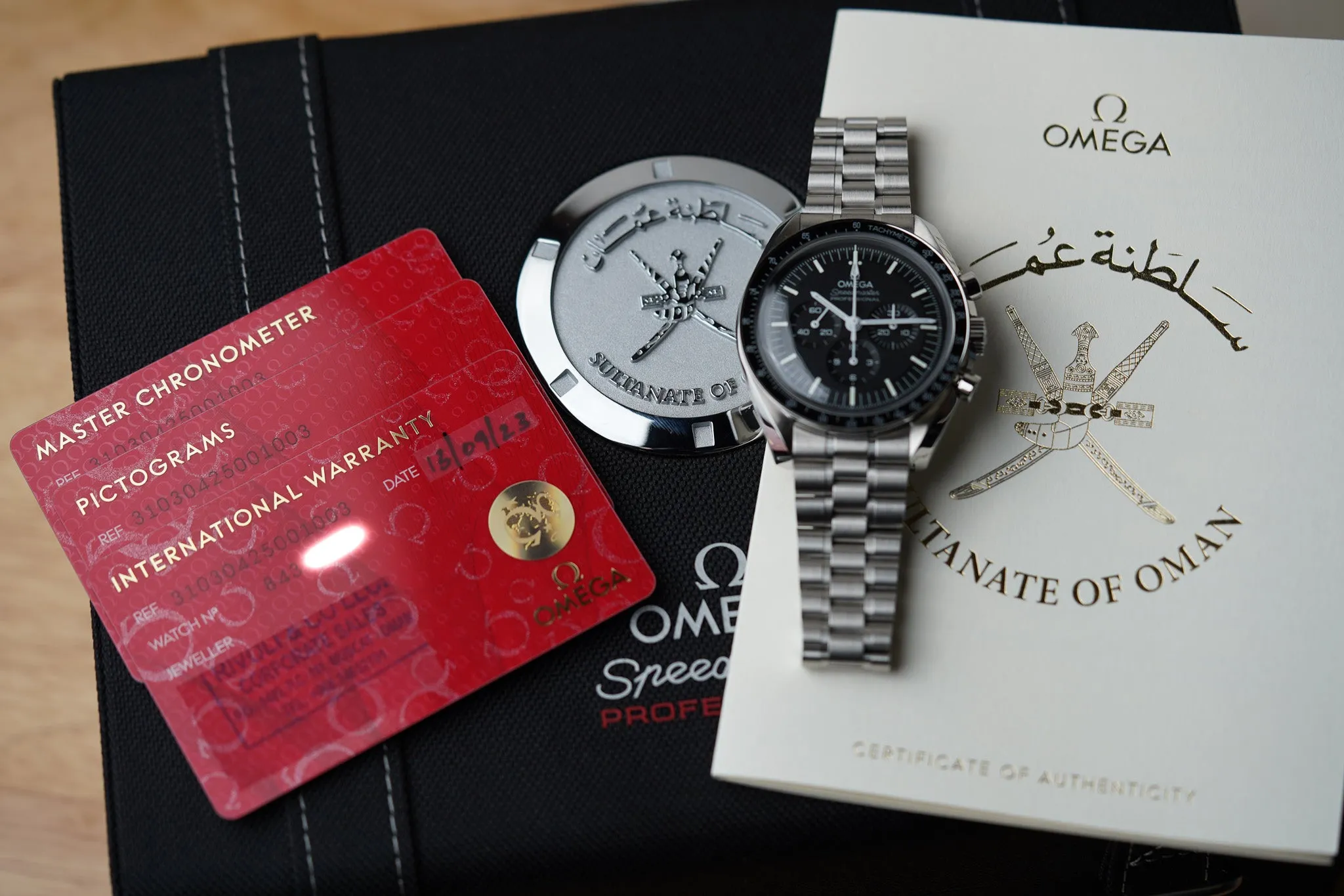 Omega Speedmaster Master Sultanate of Oman Khanjar Limited 310.30.42.50.01.003