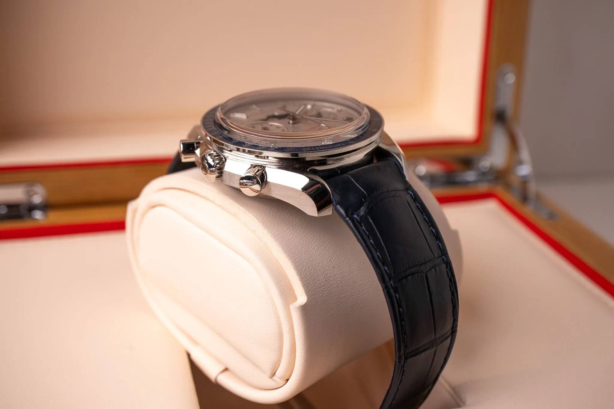 Omega Speedmaster Moonphase 304.93.44.52.99.004 Platinum Blue