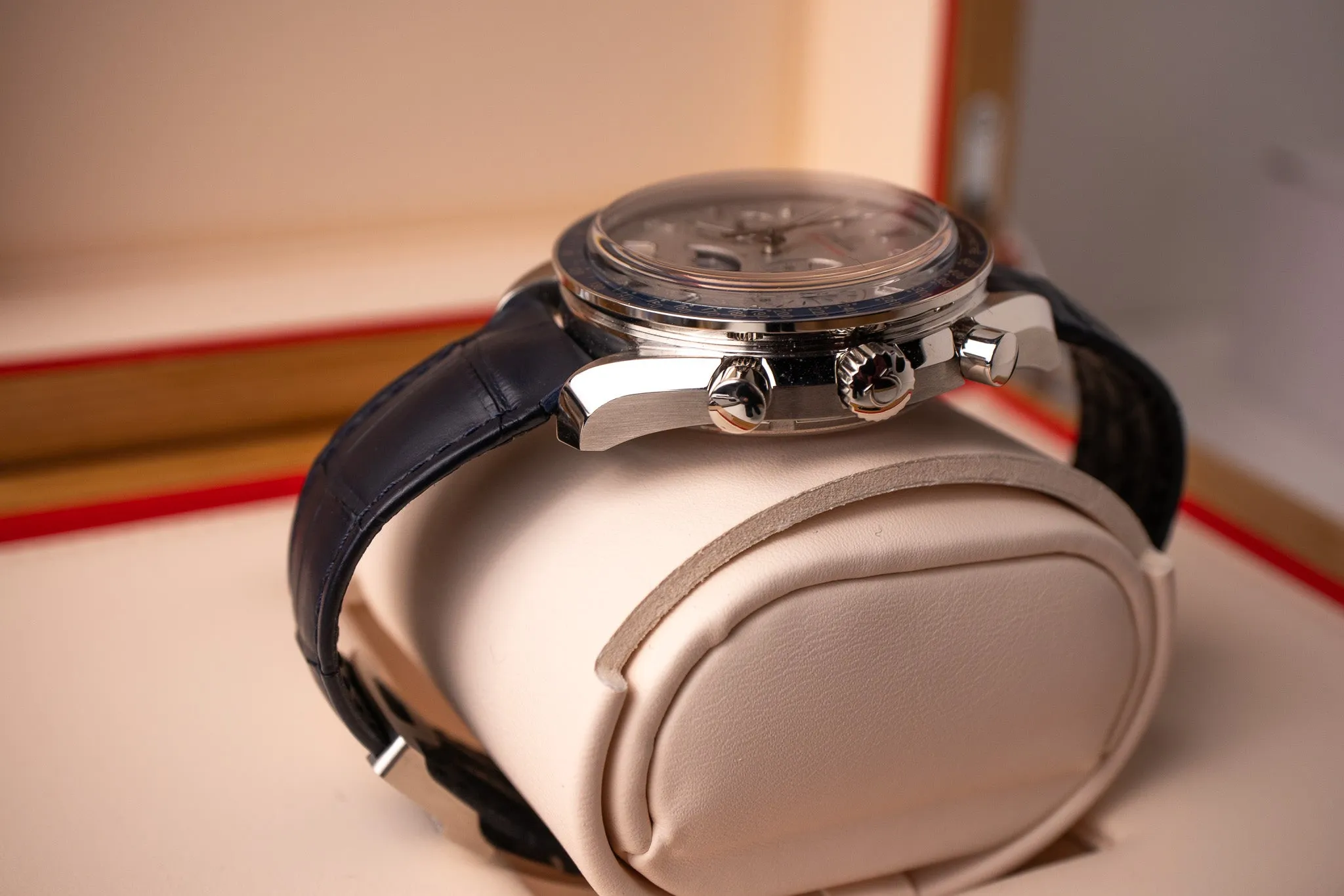 Omega Speedmaster Moonphase 304.93.44.52.99.004 Platinum Blue