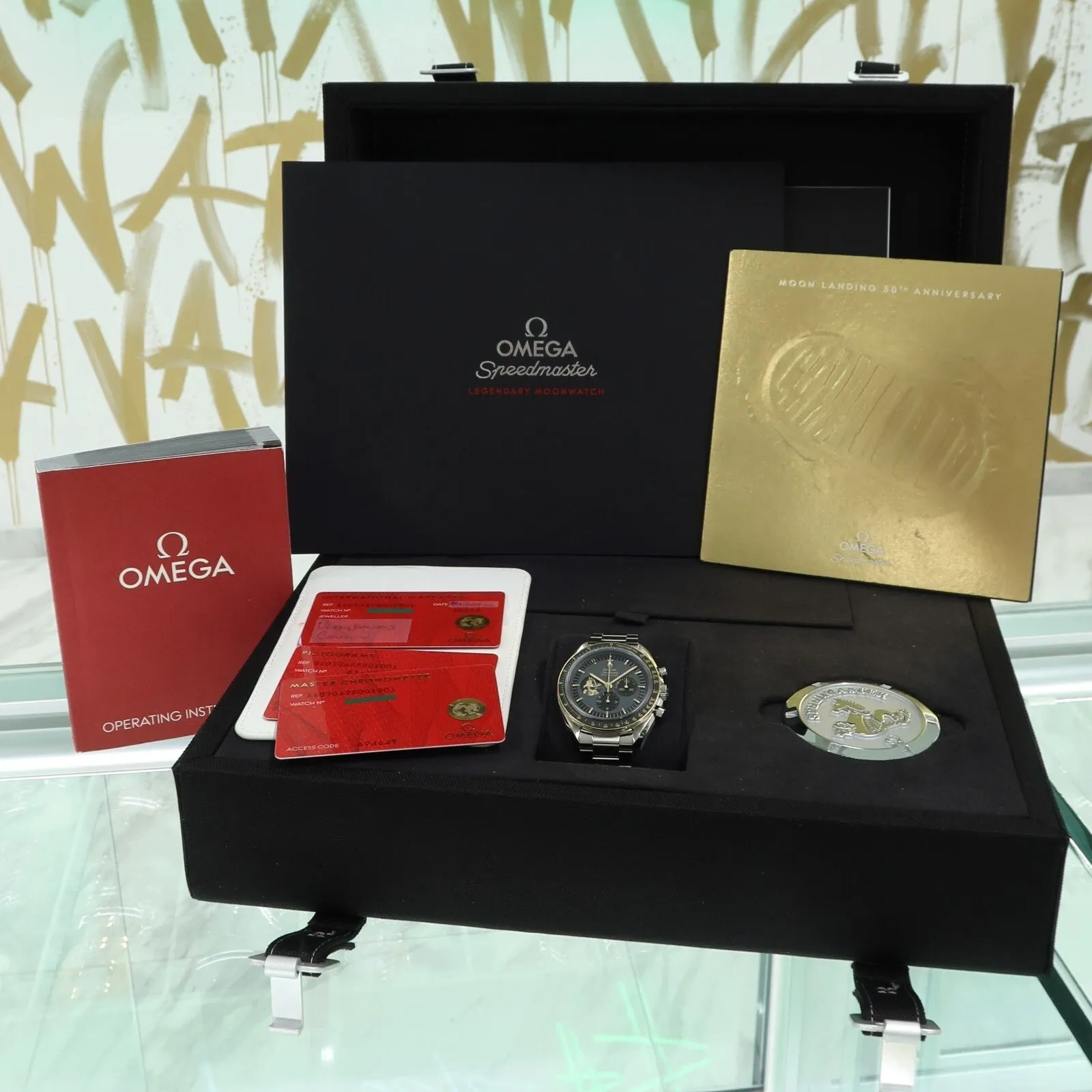 Omega Speedmaster Professional Moonwatch Apollo 11 Black 310.20.42.50.01.001