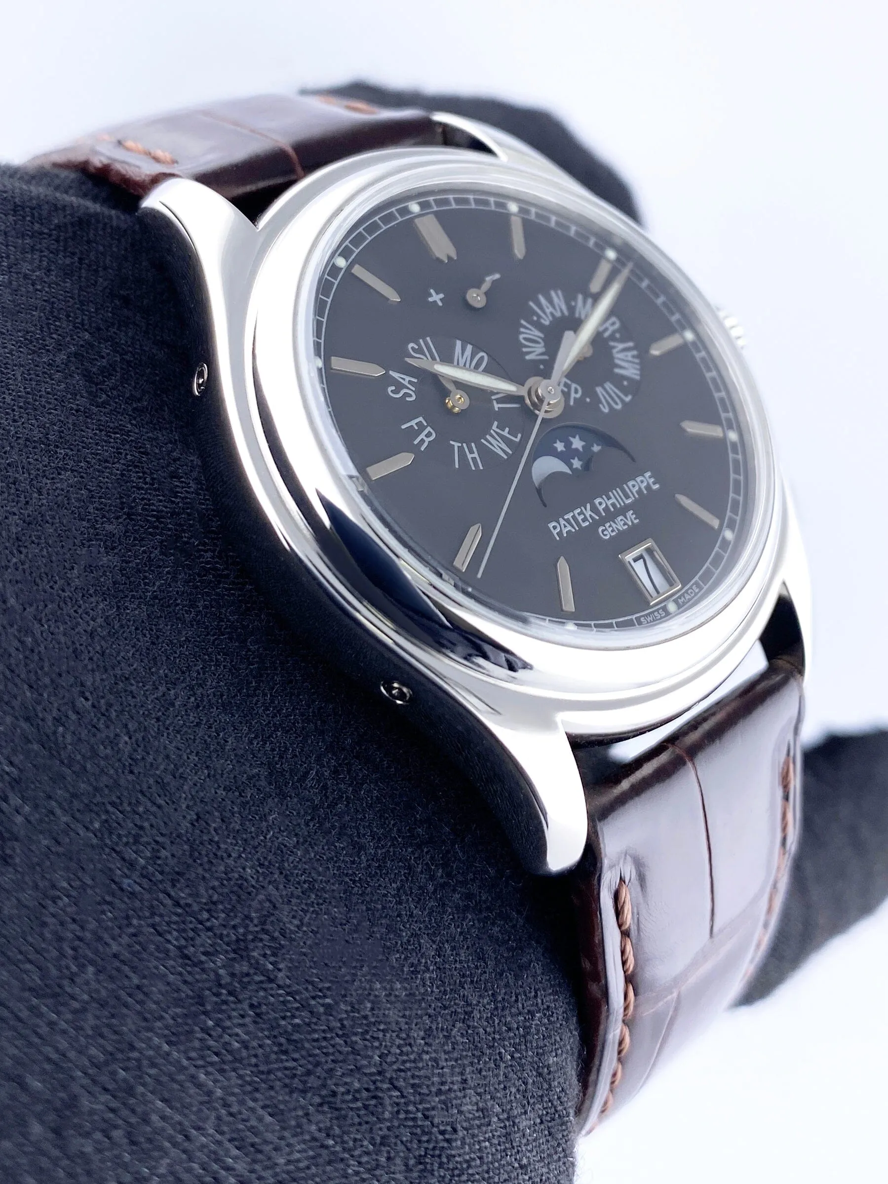 Patek Philippe Annual Calendar 5146P Mens Watch