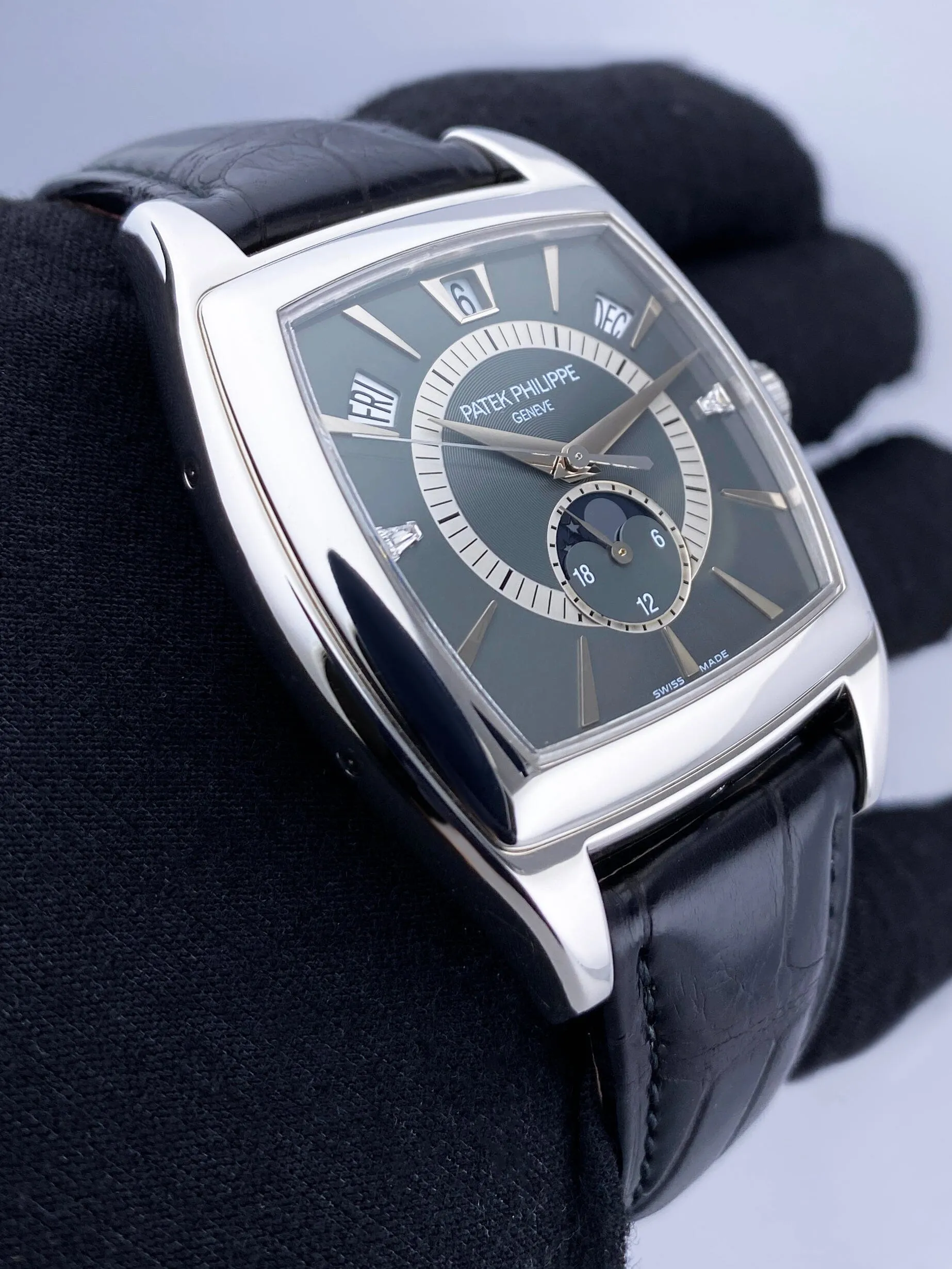 Patek Philippe Gondolo Calendario 5135P Gray Dial Mens Watch Box Papers