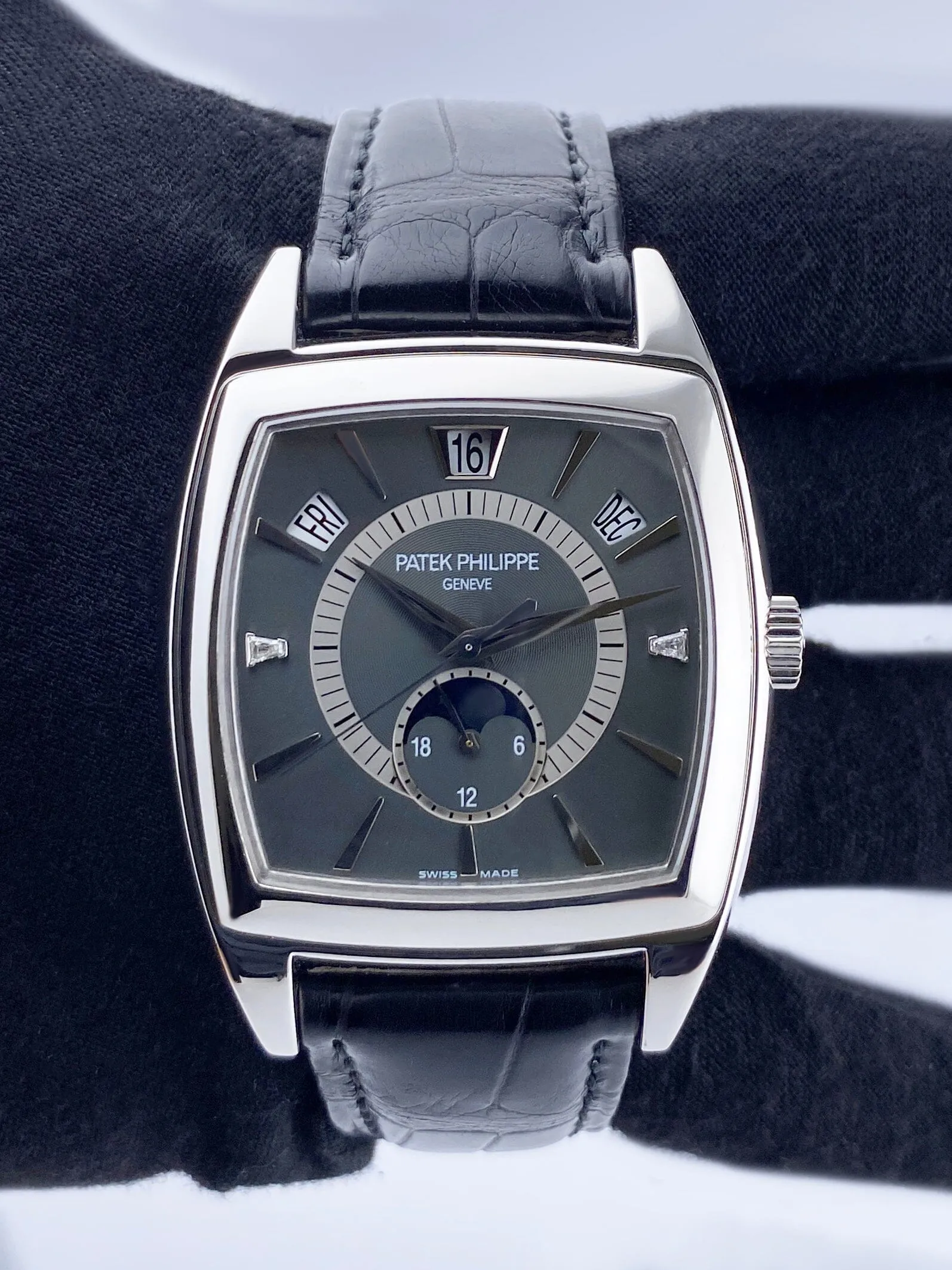 Patek Philippe Gondolo Calendario 5135P Gray Dial Mens Watch Box Papers