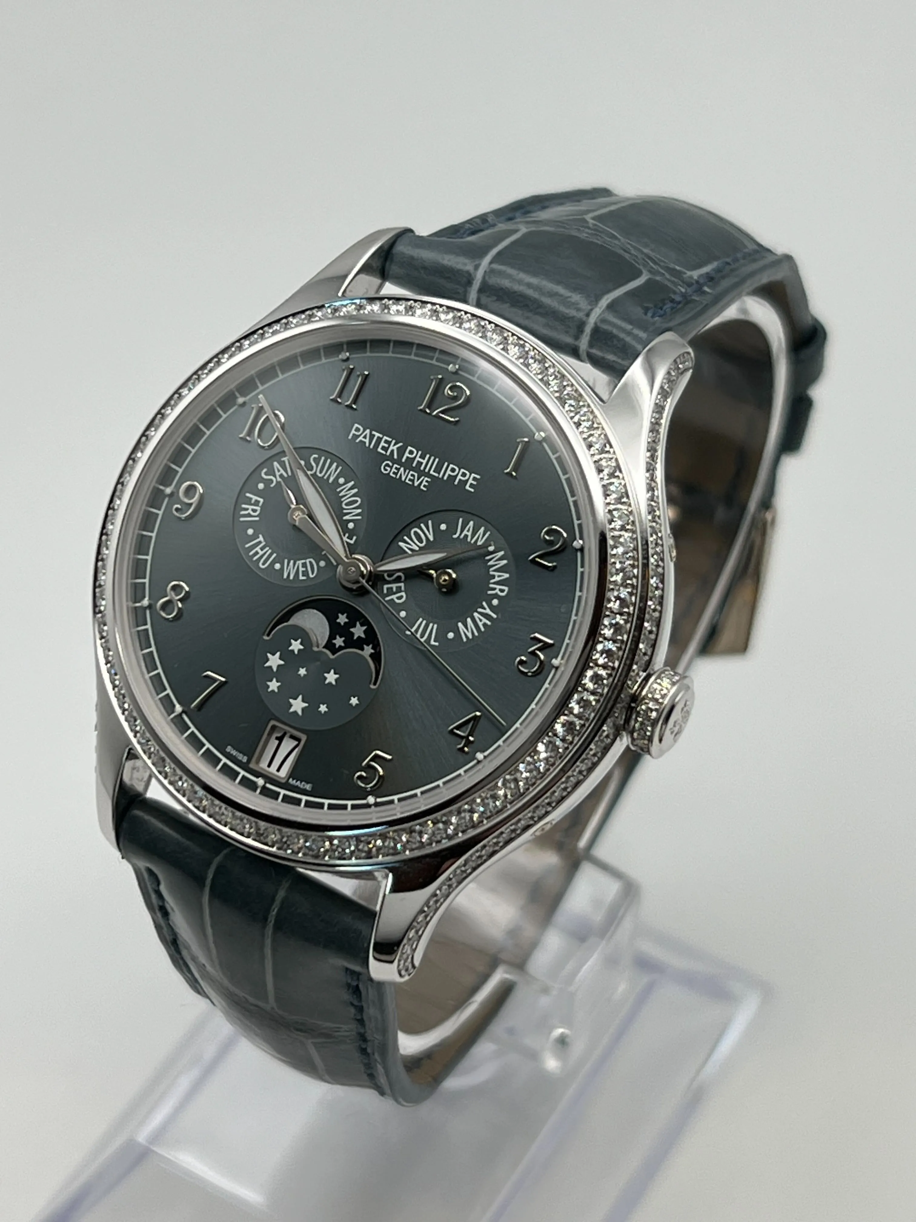 PP Luxury Watches Complications 4947G-001 Annual Calendar White Gold Blue Dial