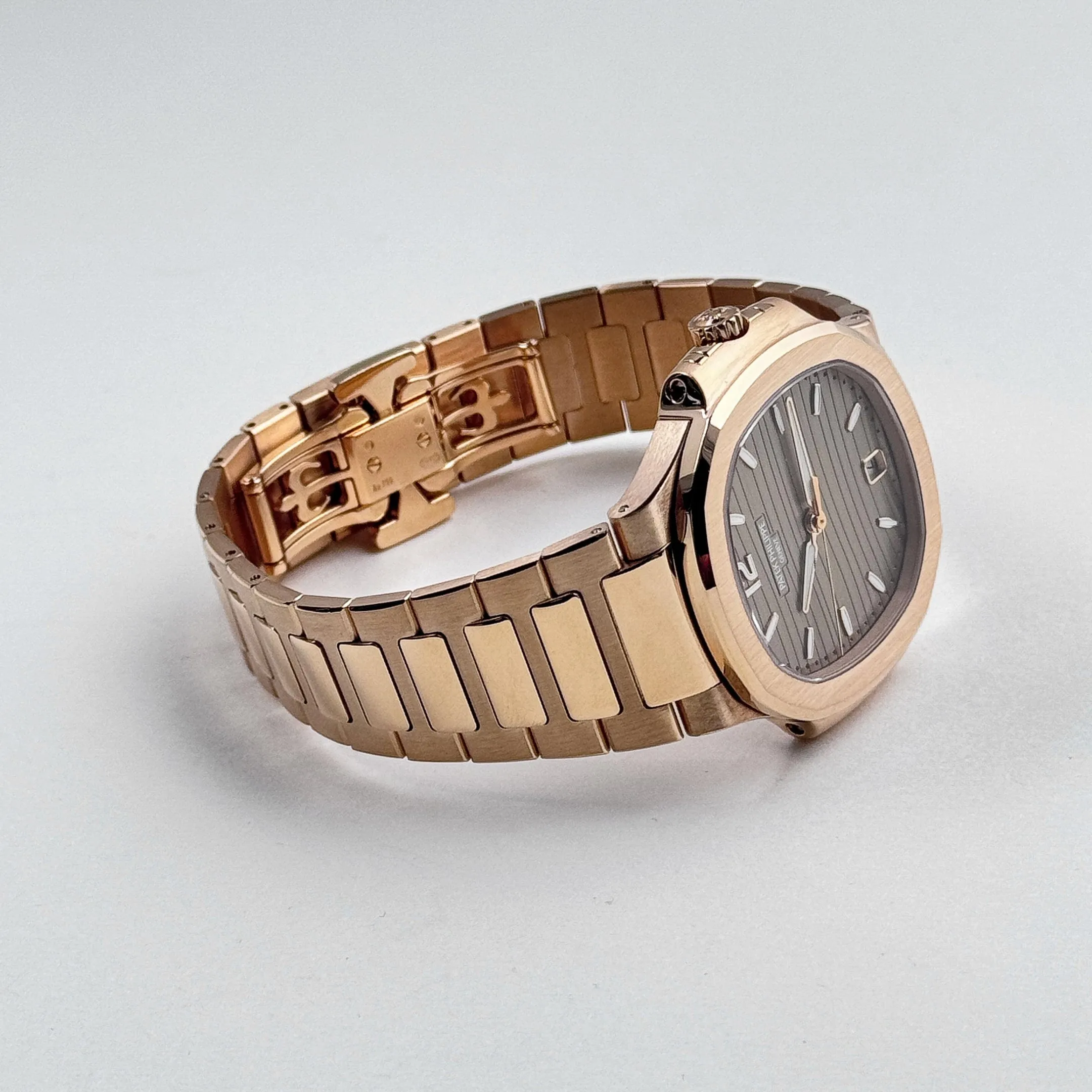 PP Luxury Watches Nautilus 7118/1R-010 'Ladies' Rose Gold Champagne Golden Dial (2022)