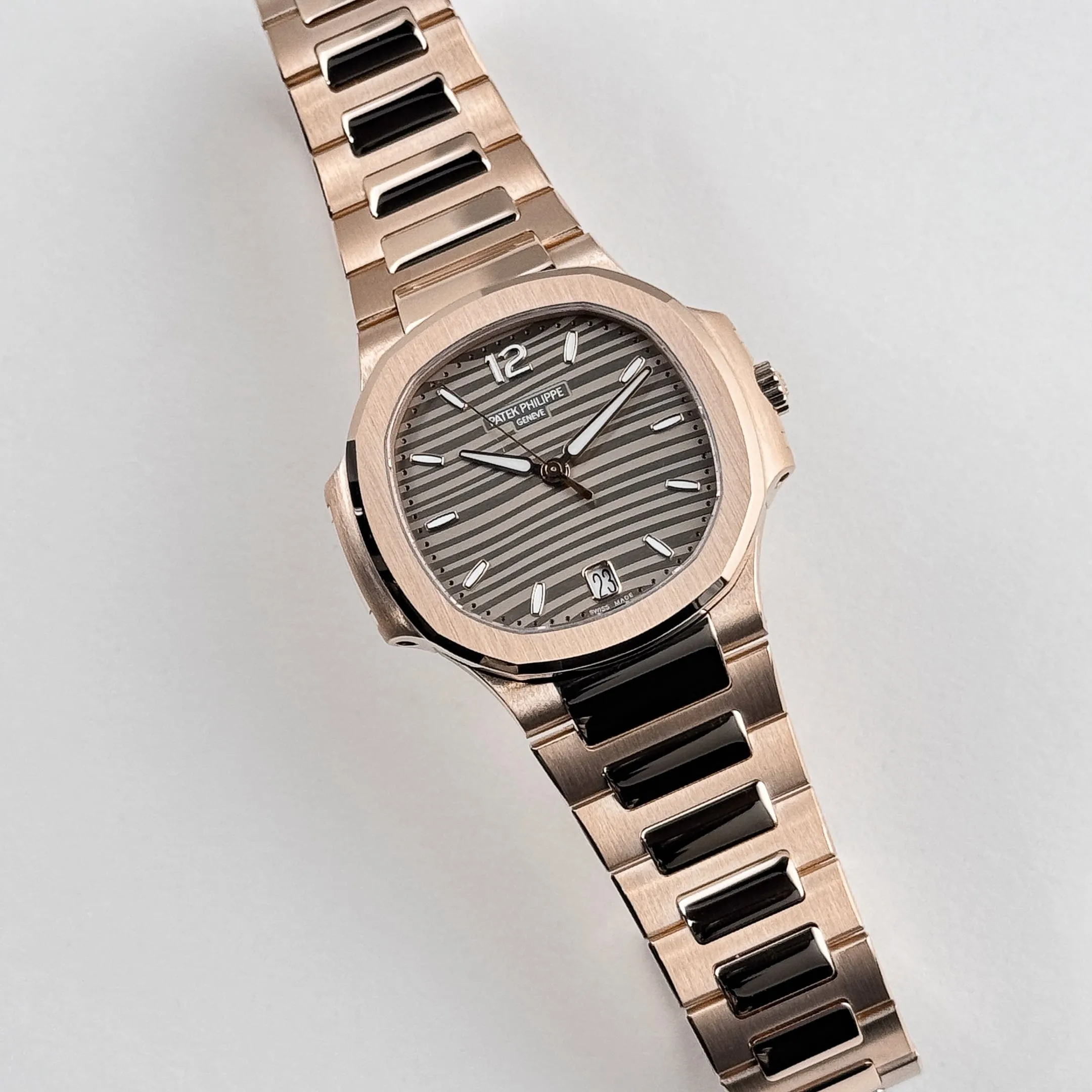 PP Luxury Watches Nautilus 7118/1R-010 'Ladies' Rose Gold Champagne Golden Dial (2022)