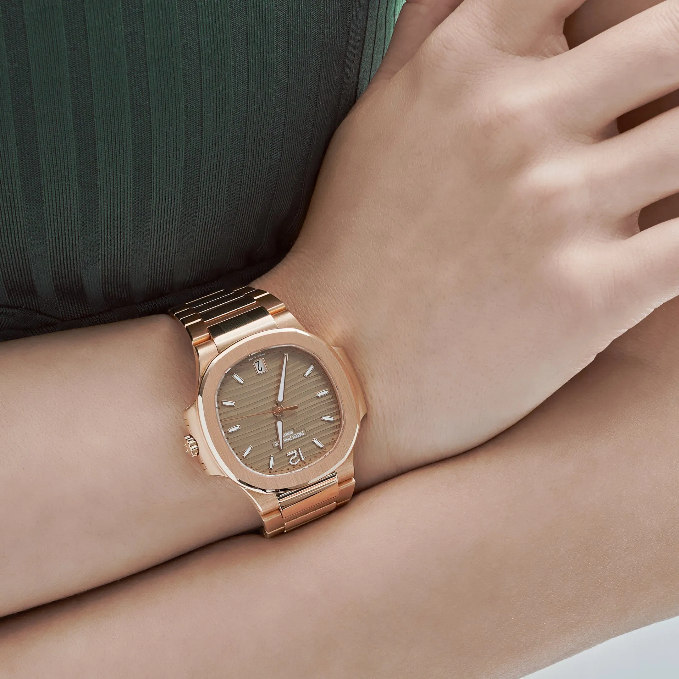 PP Luxury Watches Nautilus 7118/1R-010 'Ladies' Rose Gold Champagne Golden Dial (2022)