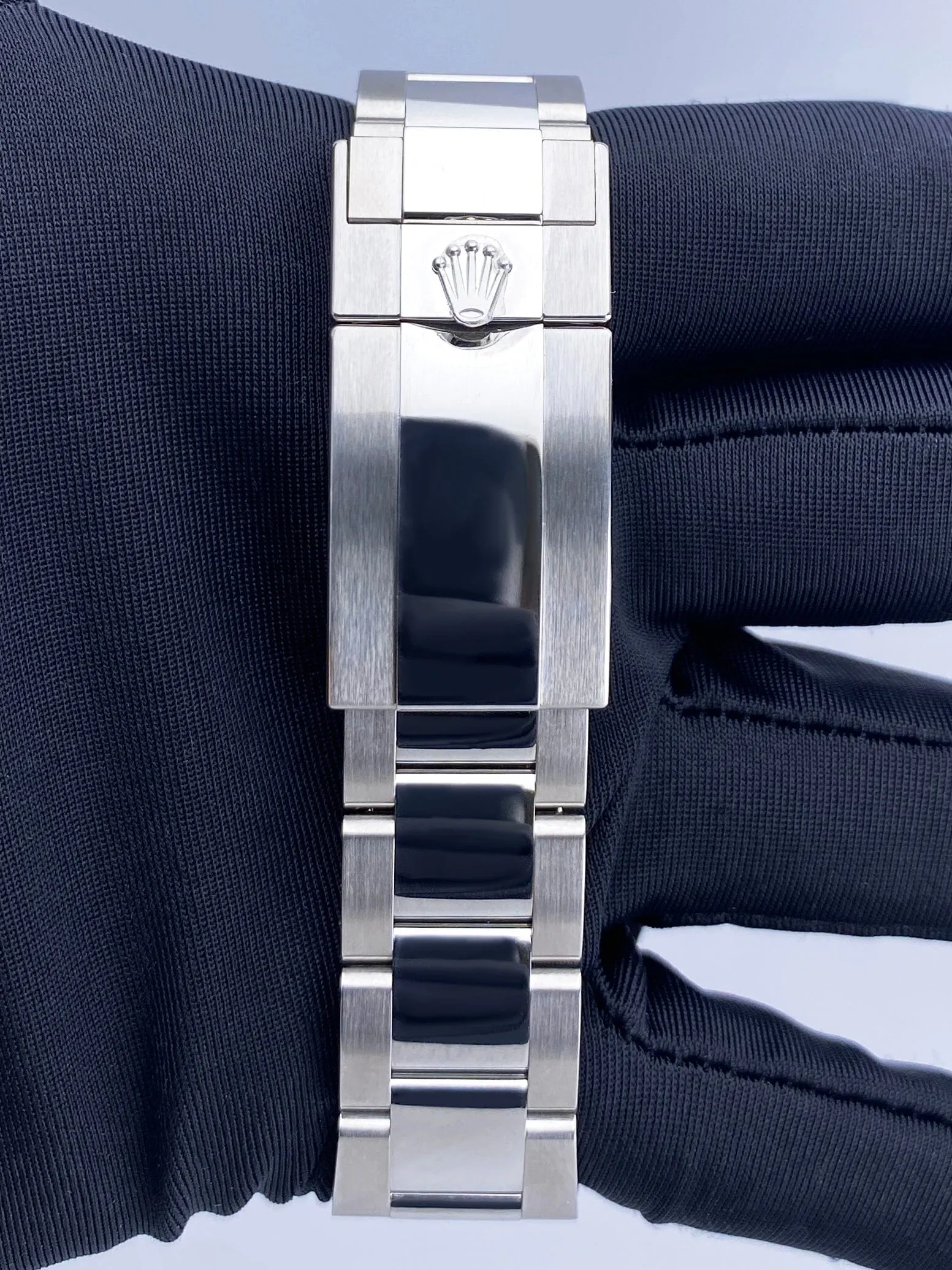 Rolex Cosmograph Daytona 126500LN Black Dial Mens Watch Box Papers