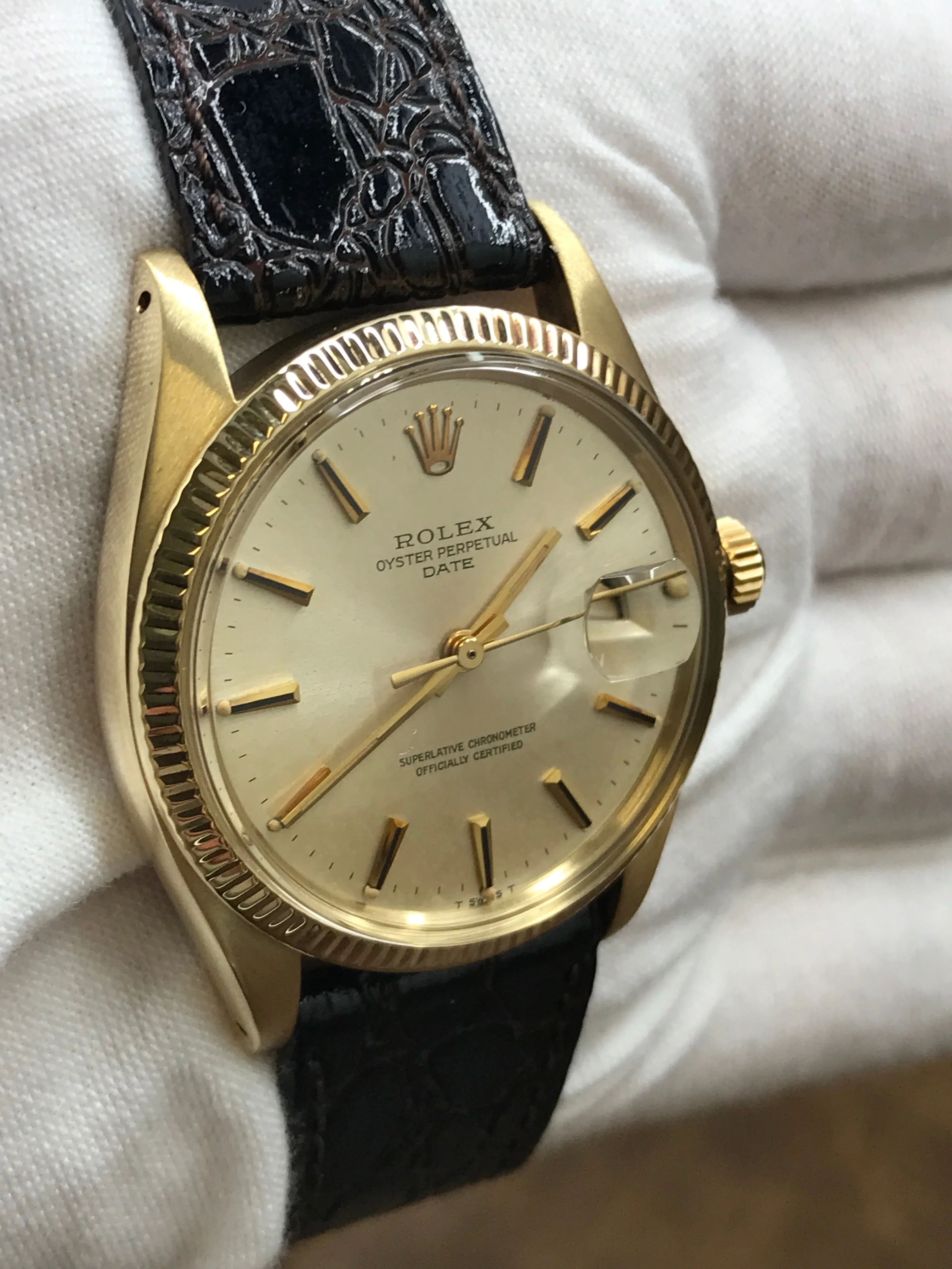 Rolex Oyster Perpetual Date 34mm 1503 Champagne Dial Automatic Watch