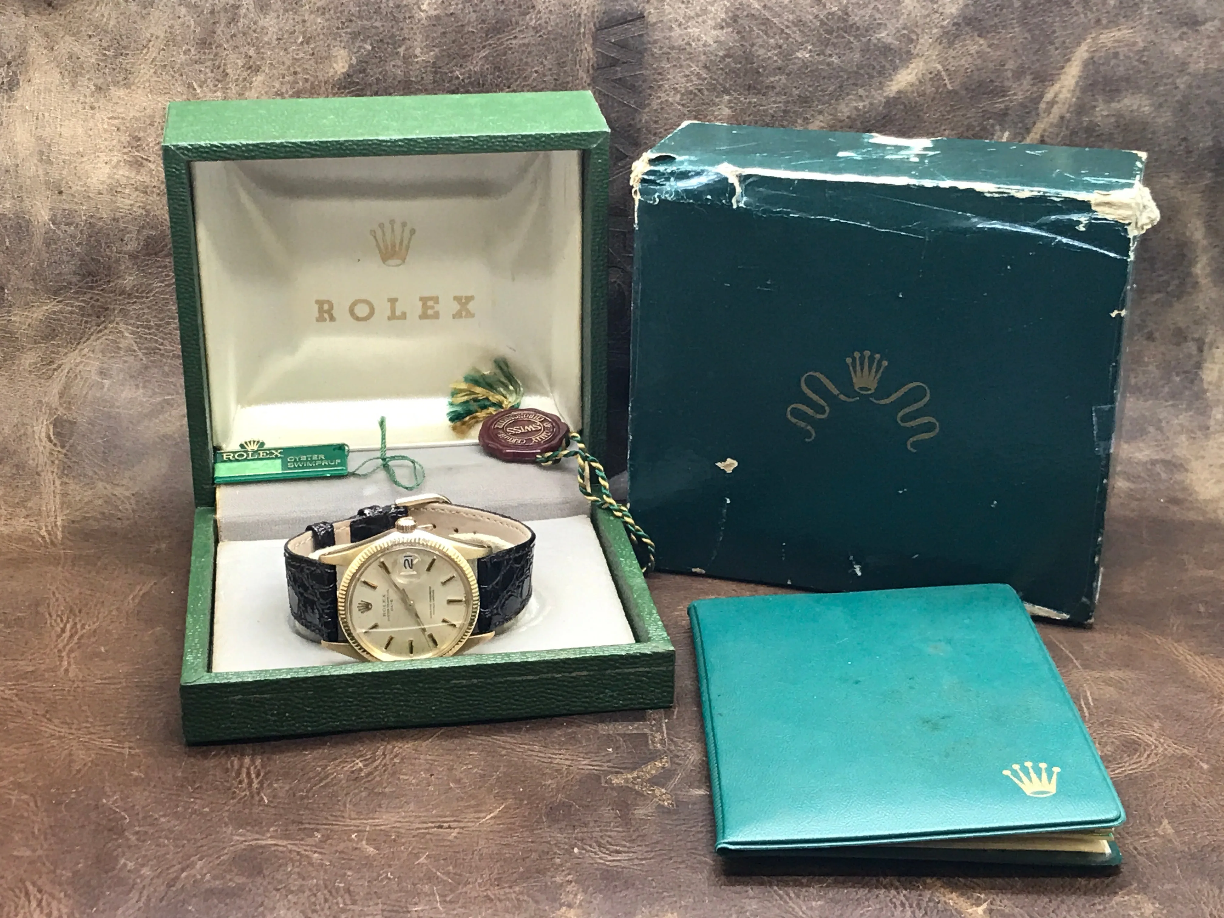 Rolex Oyster Perpetual Date 34mm 1503 Champagne Dial Automatic Watch
