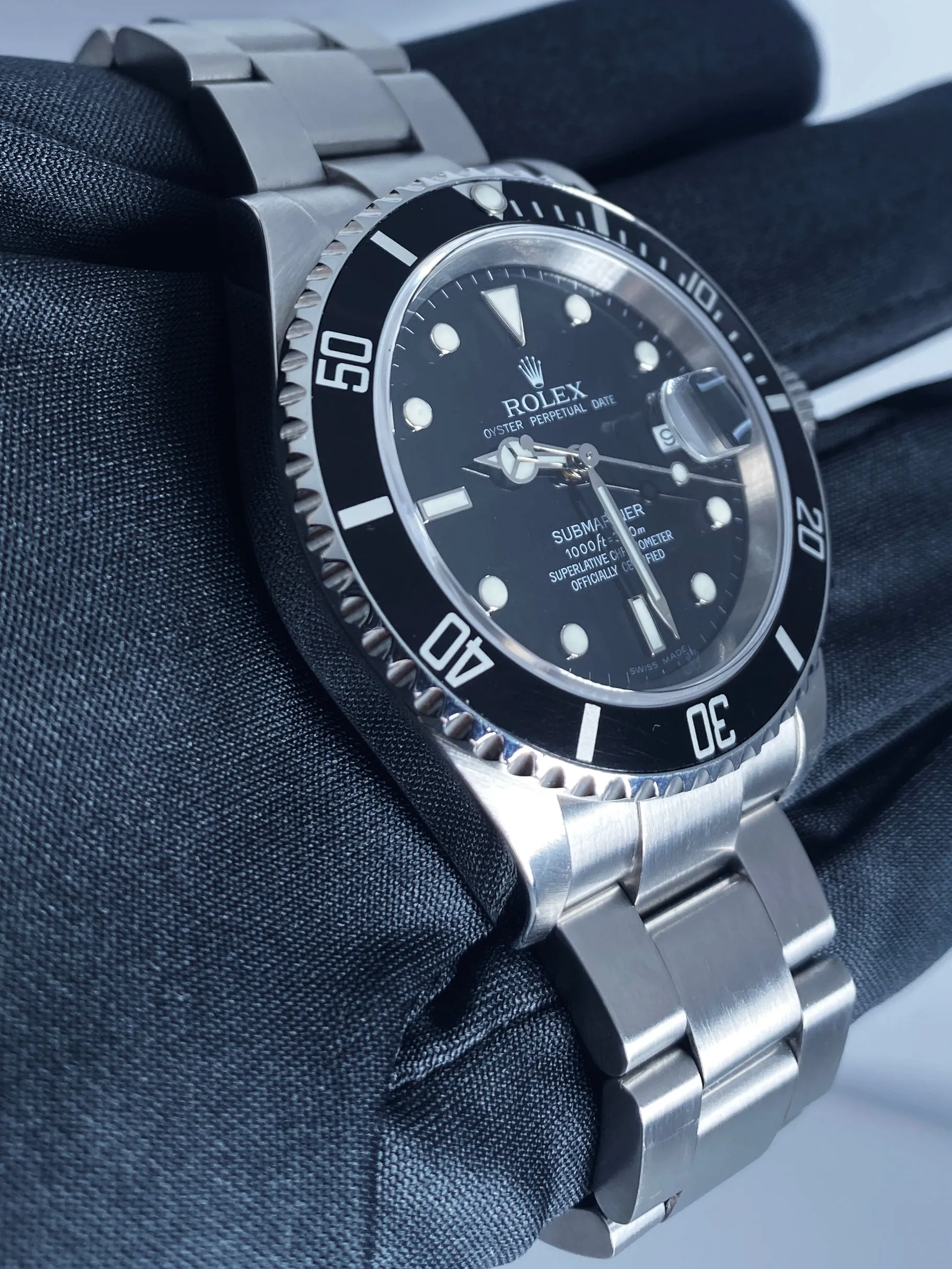 Rolex Oyster Perpetual Submariner 16610 Mens Watch Box & Papers
