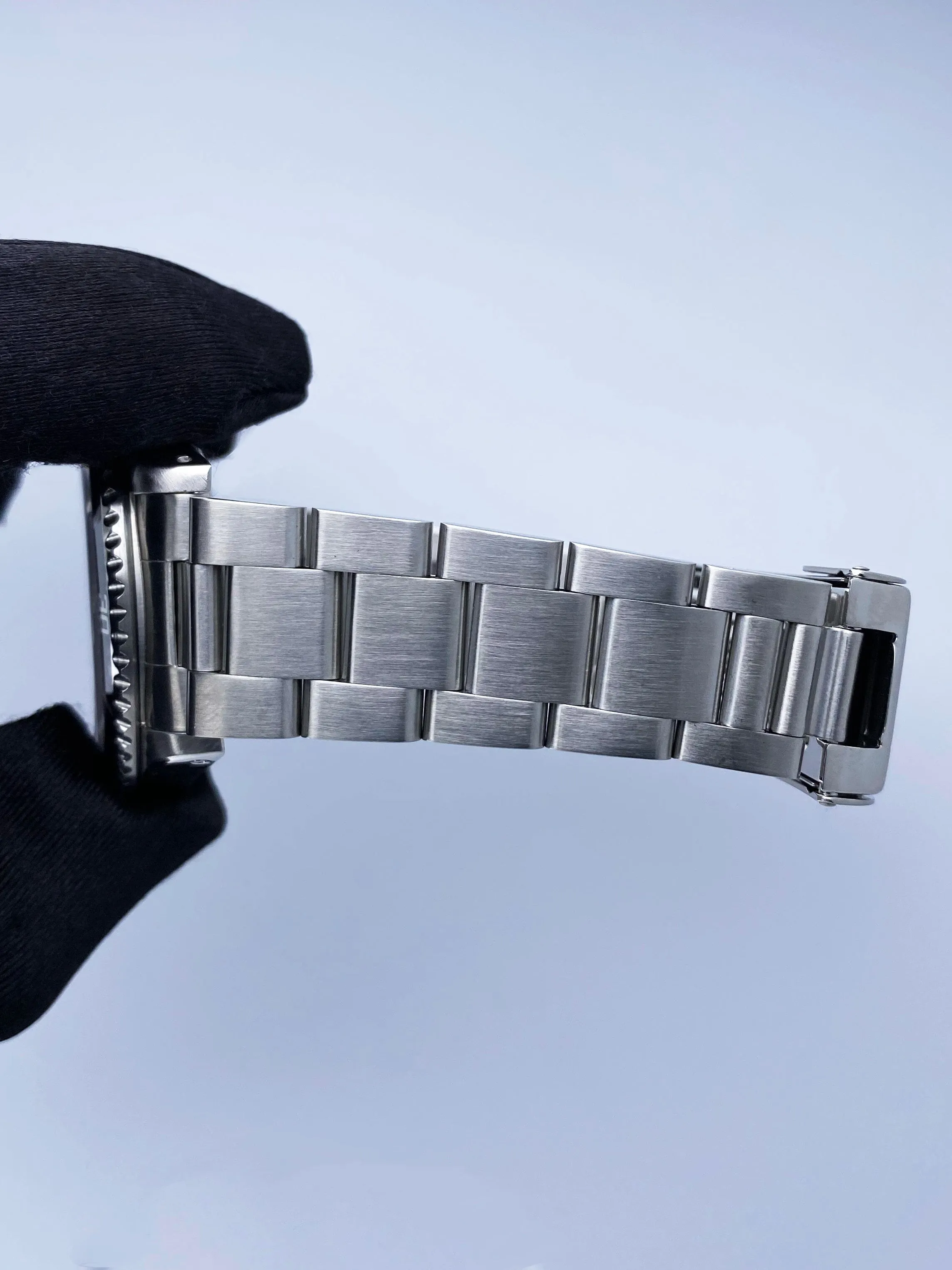 Rolex Submariner 14060 No Date Engraved Rehaut Mens Watch Box Papers
