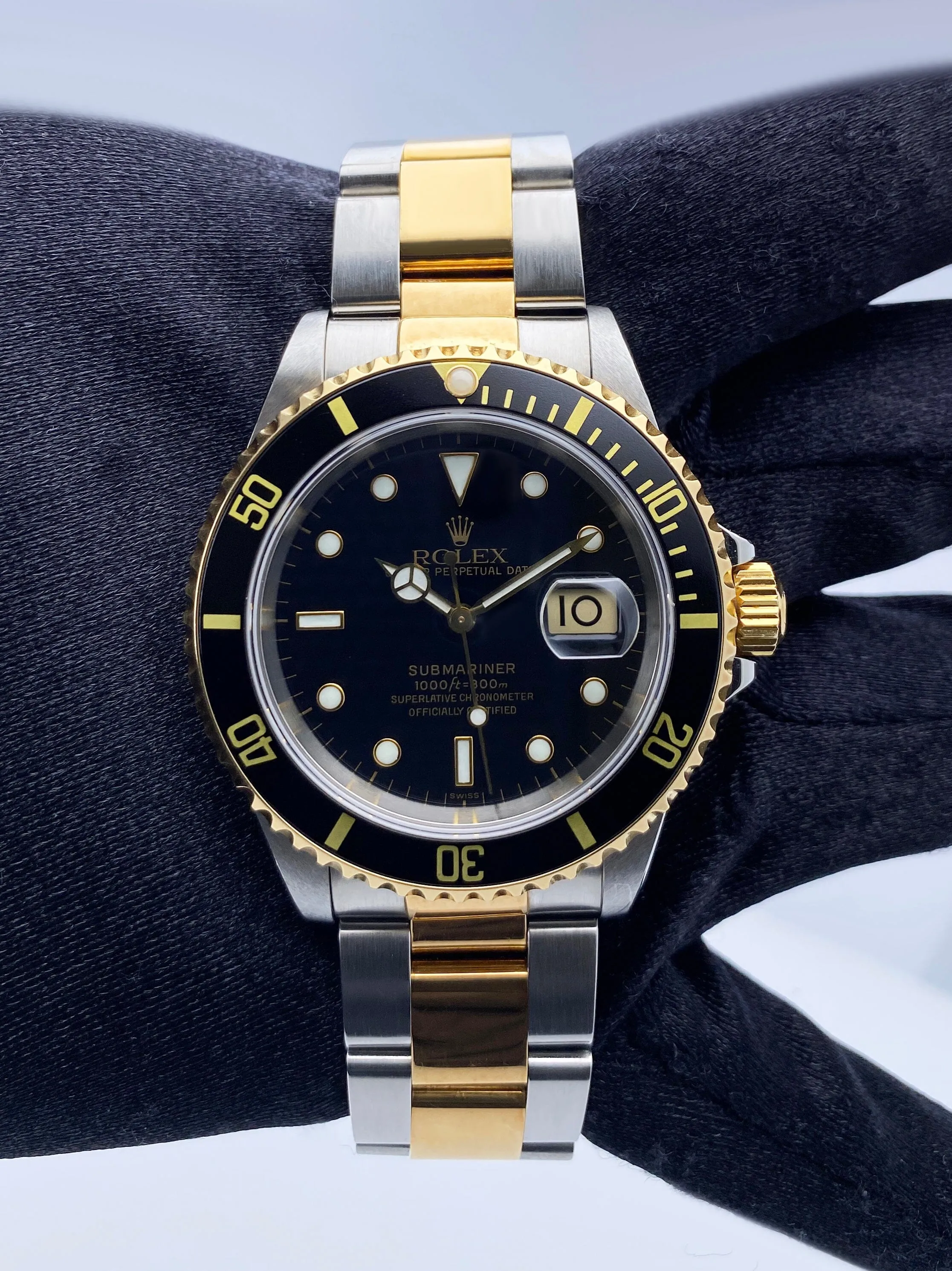 Rolex Submariner Date 16613LN Two-Tone Mens Watch Box Papers