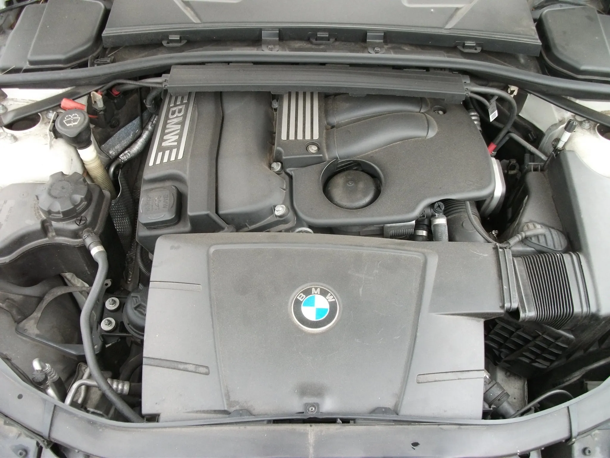 S2702 3' E90 Sedan 320i N46 AUTO 2006/10