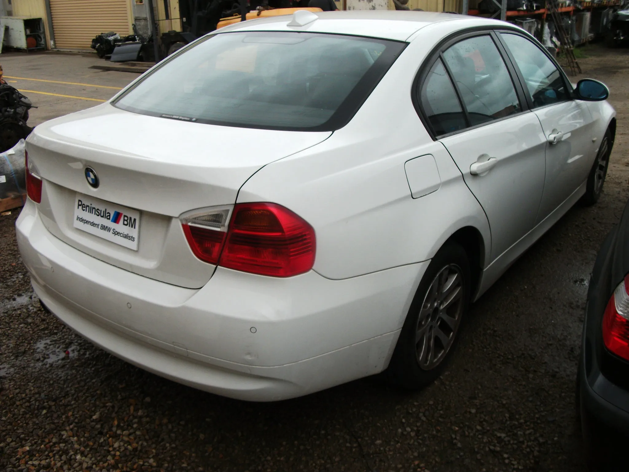 S2702 3' E90 Sedan 320i N46 AUTO 2006/10