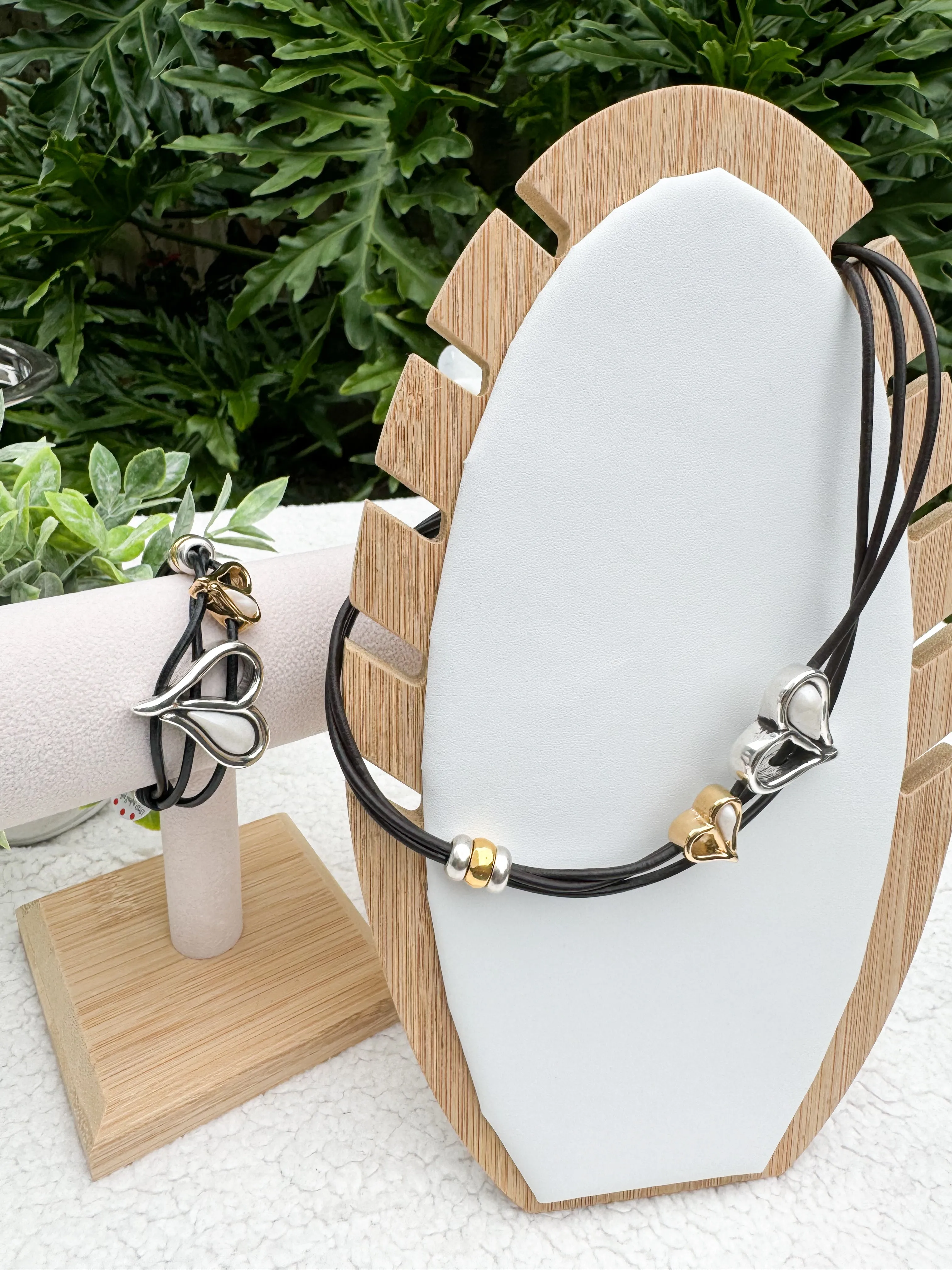 Tra-la-ra leather necklace