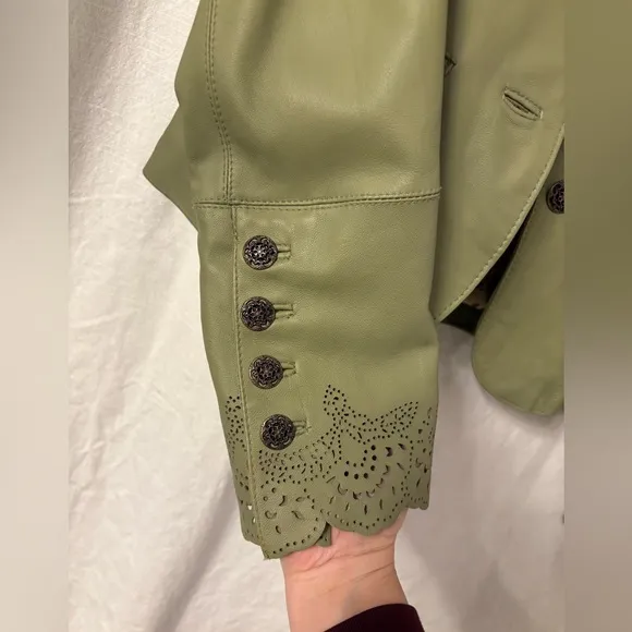 Wilsons Leather sage green M blazer jacket w/ antique buttons, scalloped sleeves