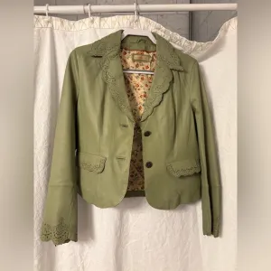 Wilsons Leather sage green M blazer jacket w/ antique buttons, scalloped sleeves