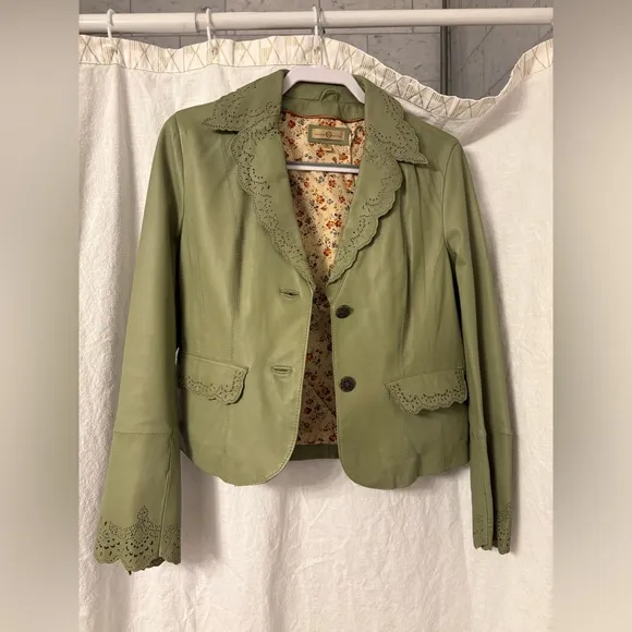 Wilsons Leather sage green M blazer jacket w/ antique buttons, scalloped sleeves